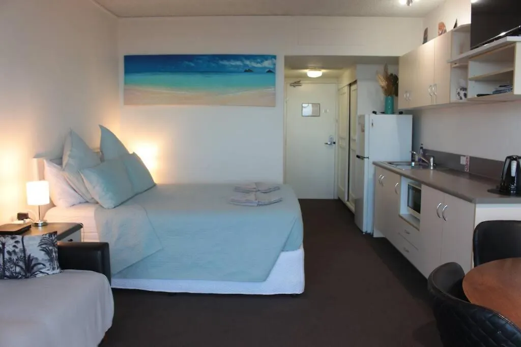 Beautiful Beachfront On The Strand At Aquarius Townsville